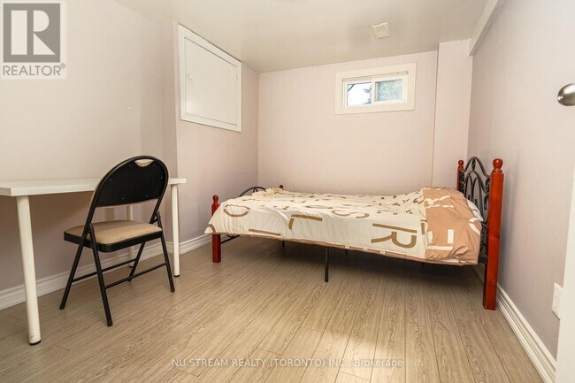 66 Crossbow Crescent in Toronto, ON - Building Photo - Building Photo