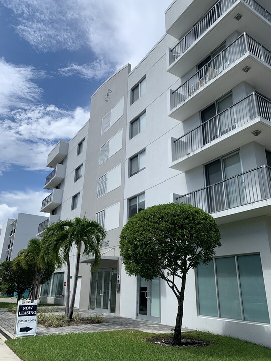 2425 Coral Way in Coral Gables, FL - Building Photo