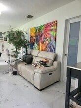 200 NE 110th St, Unit 200 in Miami, FL - Foto de edificio - Building Photo