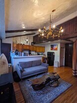12621 Victoria Ave in Los Angeles, CA - Building Photo