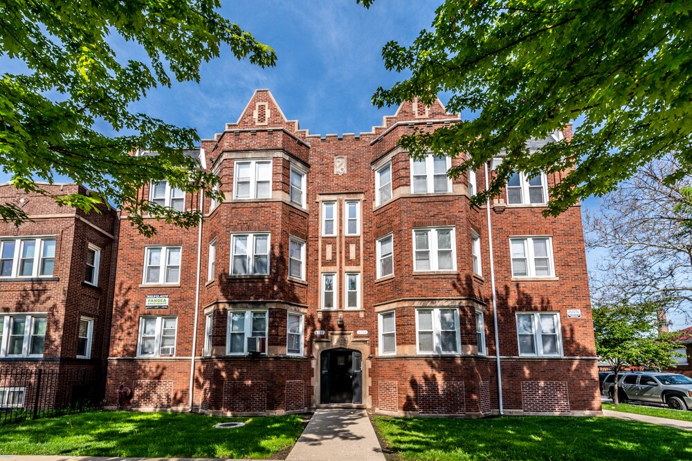 6104 S Campbell Ave in Chicago, IL - Foto de edificio
