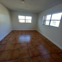 3610 NW 21st St in Lauderdale Lakes, FL - Building Photo - Building Photo