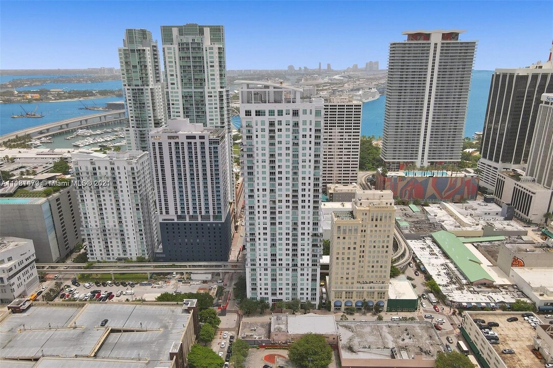 133 NE 2nd Ave in Miami, FL - Building Photo