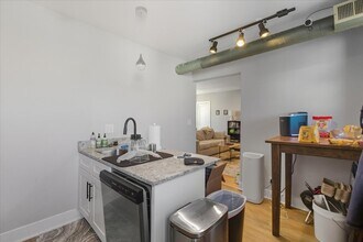 4004 N Bell Ave, Unit 2D in Chicago, IL - Building Photo - Building Photo