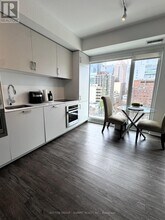 88 Queen St E in Toronto, ON - Building Photo - Building Photo