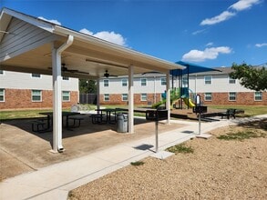 724 E Ave N in Belton, TX - Building Photo - Building Photo