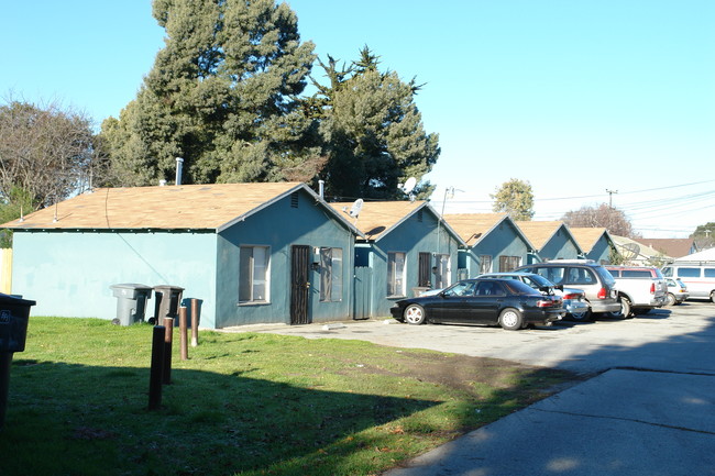 1113 N Sanborn Rd in Salinas, CA - Building Photo - Building Photo