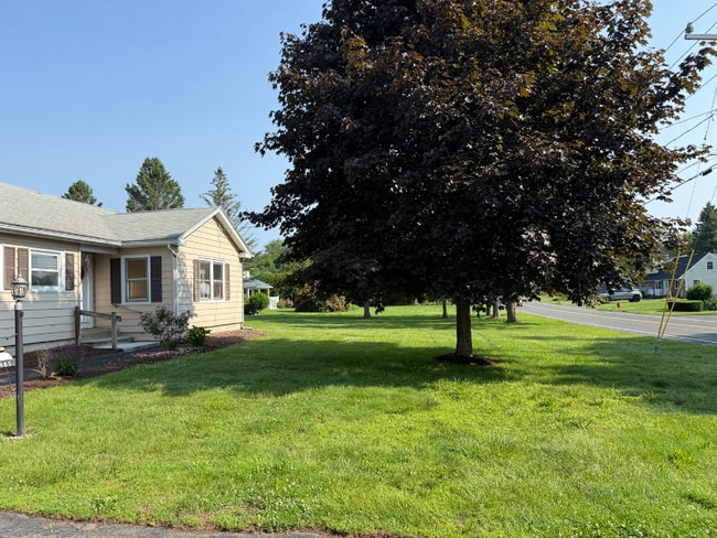 485 Birnie Ave in West Springfield, MA - Building Photo - Building Photo