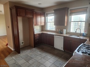 198 Van Buren St-Unit -2 in Newark, NJ - Building Photo - Building Photo