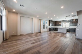 8115 Carpenter Creek Ave in Las Vegas, NV - Building Photo - Building Photo