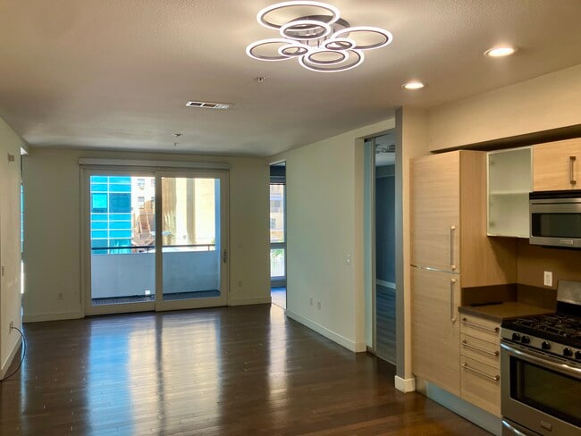 1234 Wilshire Blvd, Unit 540 in Los Angeles, CA - Building Photo - Building Photo