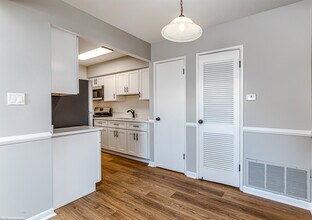 11036 Kilpatrick Ave in Oak Lawn, IL - Building Photo - Building Photo