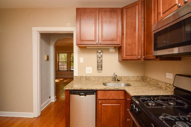 4902 W Ainslie St, Unit J00P