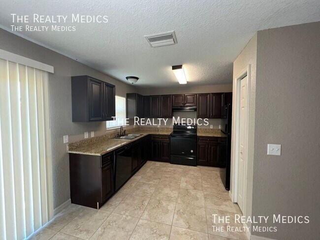 325 Malauka Loop in Ocklawaha, FL - Building Photo - Building Photo