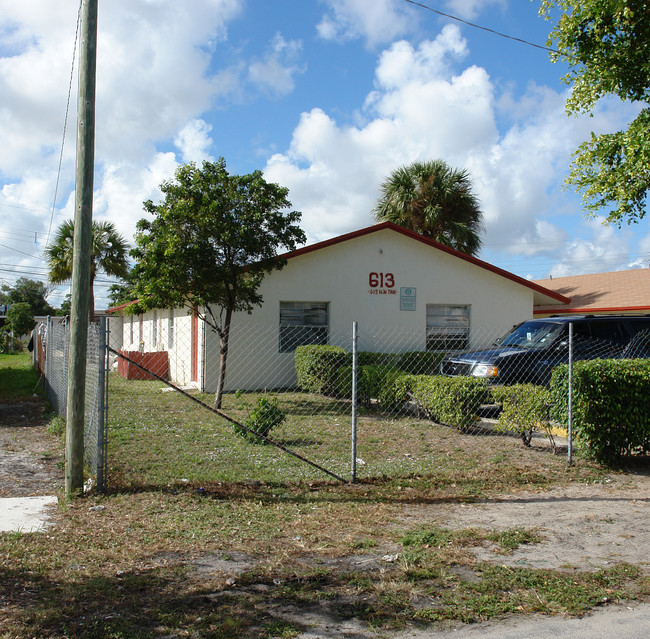 613-617 NW 7th Ave in Pompano Beach, FL - Building Photo - Building Photo