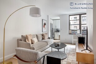 160 E 48th St in New York, NY - Building Photo