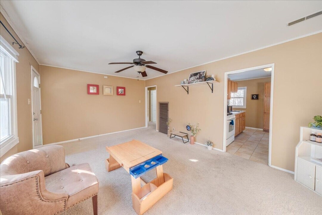 1201 S Lynn St in Urbana, IL - Building Photo