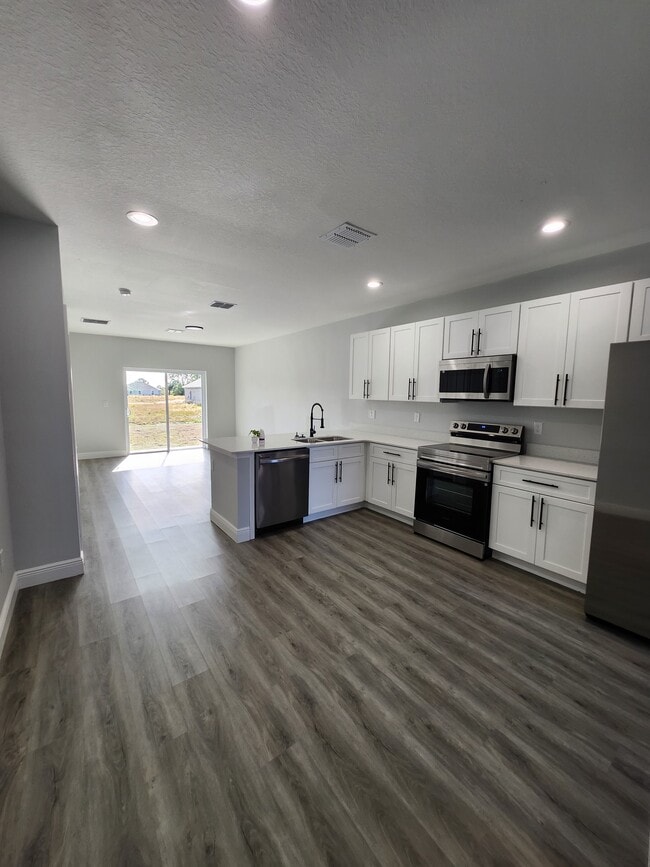 6918 Dickinson Dr in Sebring, FL - Building Photo - Building Photo