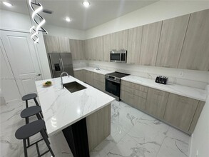 12308 SW 43rd St in Davie, FL - Building Photo - Building Photo