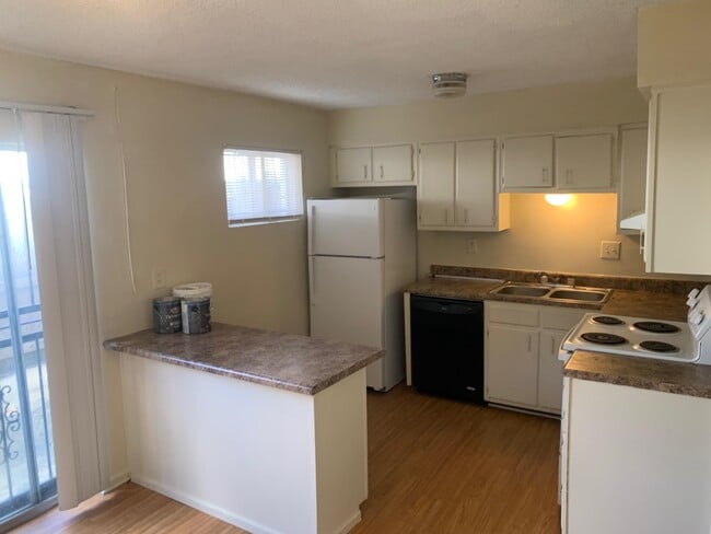 3438 Spottswood Ave in Memphis, TN - Building Photo - Building Photo