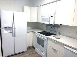 1750 S Treasure Dr in North Bay Village, FL - Building Photo - Building Photo