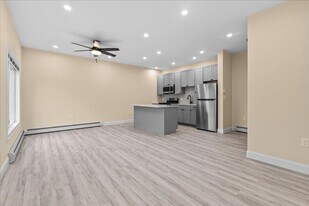 86-88 North Winooski Ave, Unit Student Rental - RENT BY THE ROOM in Burlington, VT - Building Photo