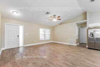 423 Woodview Dr in Tavares, FL - Building Photo - Building Photo