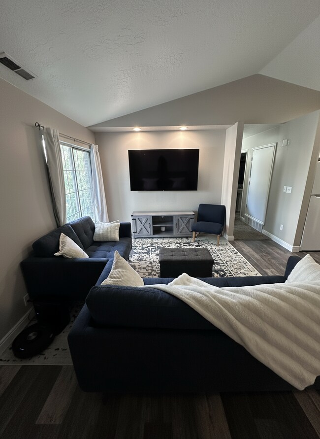 1227 Riverside Ave, Unit 60 in Provo, UT - Building Photo - Building Photo