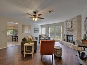 7601 Hawkeye Dr in Austin, TX - Building Photo - Building Photo