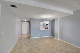 890 N Federal Hwy in Lantana, FL - Building Photo - Building Photo