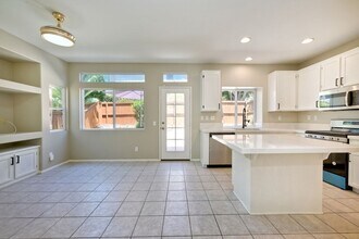255 Diamante Way in Oceanside, CA - Building Photo - Building Photo