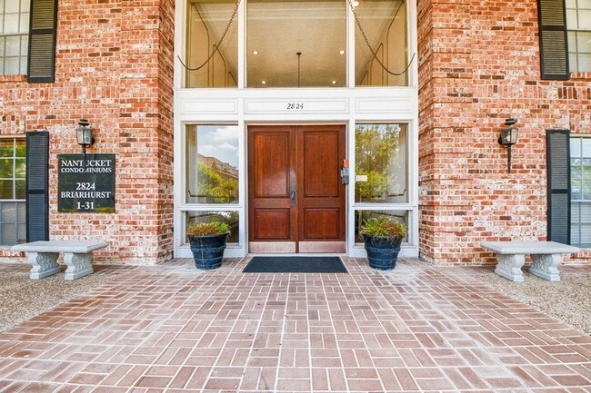 2824 Briarhurst Dr in Houston, TX - Building Photo - Building Photo