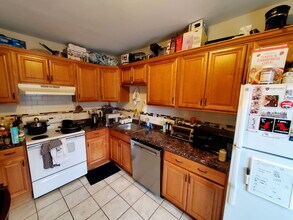 17 Aspinwall Ave in Brookline, MA - Building Photo - Building Photo