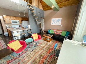 411 W Quartz St, Unit A in Butte, MT - Foto de edificio - Building Photo