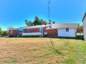 32450 New Hope Rd in Tecumseh, OK - Building Photo - Building Photo