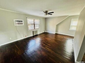 66 Folsom Ave in Huntington Station, NY - Foto de edificio - Building Photo