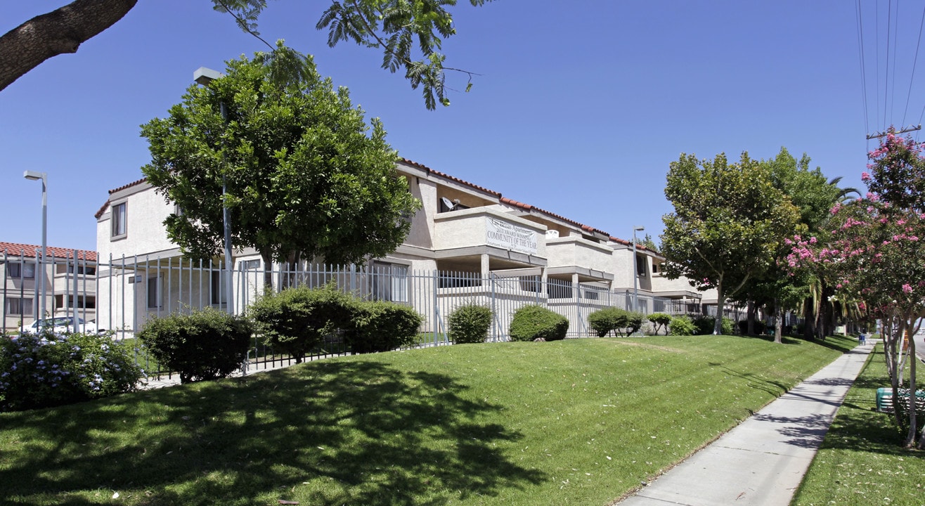Las Brisas Apartments in Fontana, CA - Building Photo