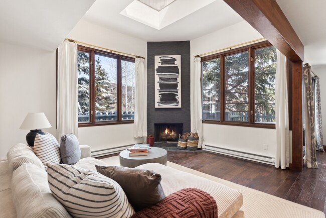 property at 382 Meadow Ranch Rd