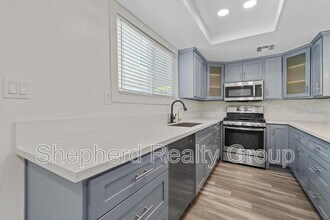 405 Pioneer Dr in Glendale, CA - Building Photo - Building Photo