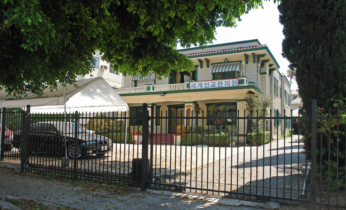 932 Menlo Ave in Los Angeles, CA - Foto de edificio