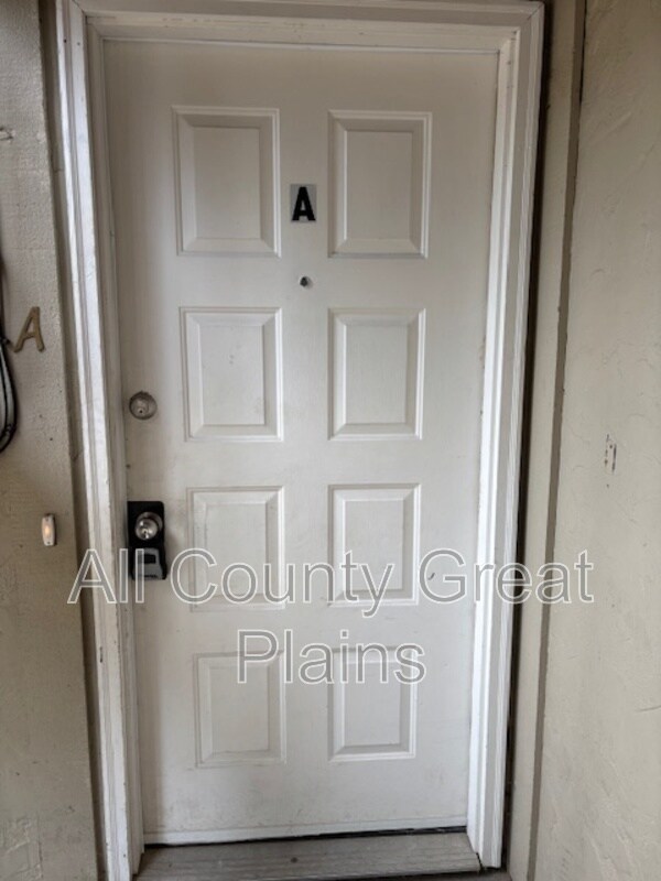 609 S Lakehurst Dr in Olathe, KS - Building Photo - Building Photo