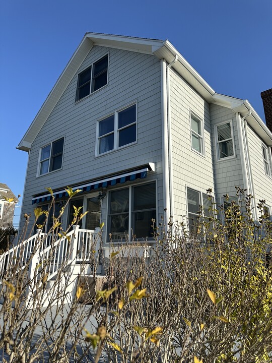 301 W Shore Ave in Groton, CT - Building Photo