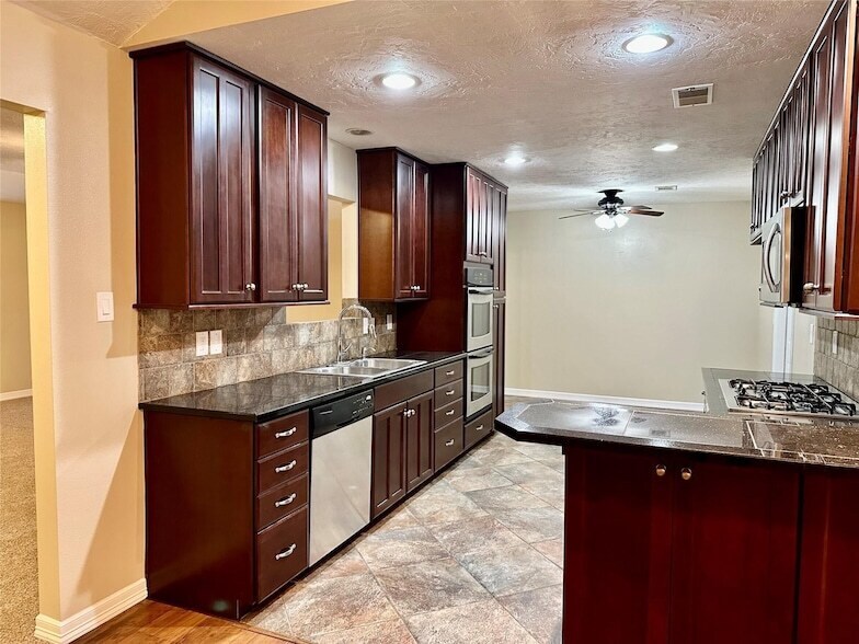 239 Ridgewood Dr in Spring, TX - Building Photo