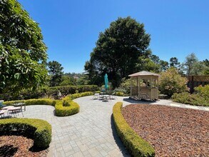55 Glengarry Way in Hillsborough, CA - Building Photo - Building Photo