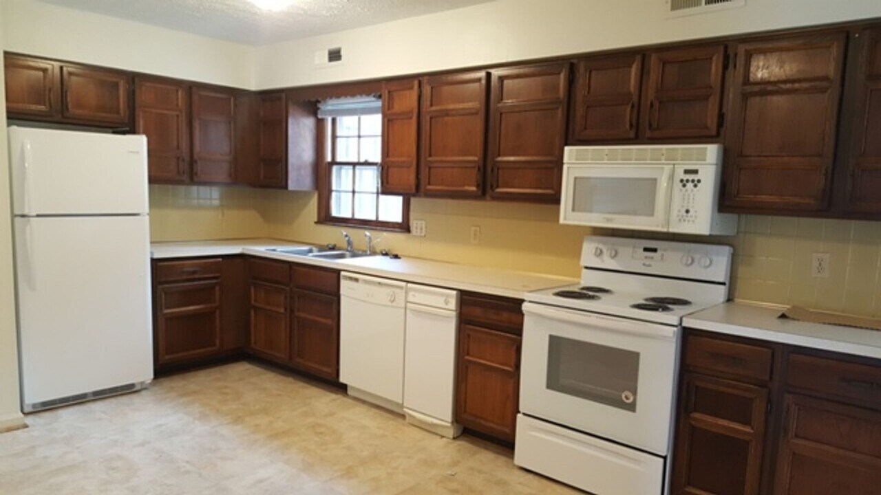 1422 Ashbourne Dr in Lynchburg, VA - Building Photo