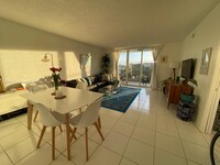 7850 Byron Ave in Miami Beach, FL - Building Photo - Building Photo