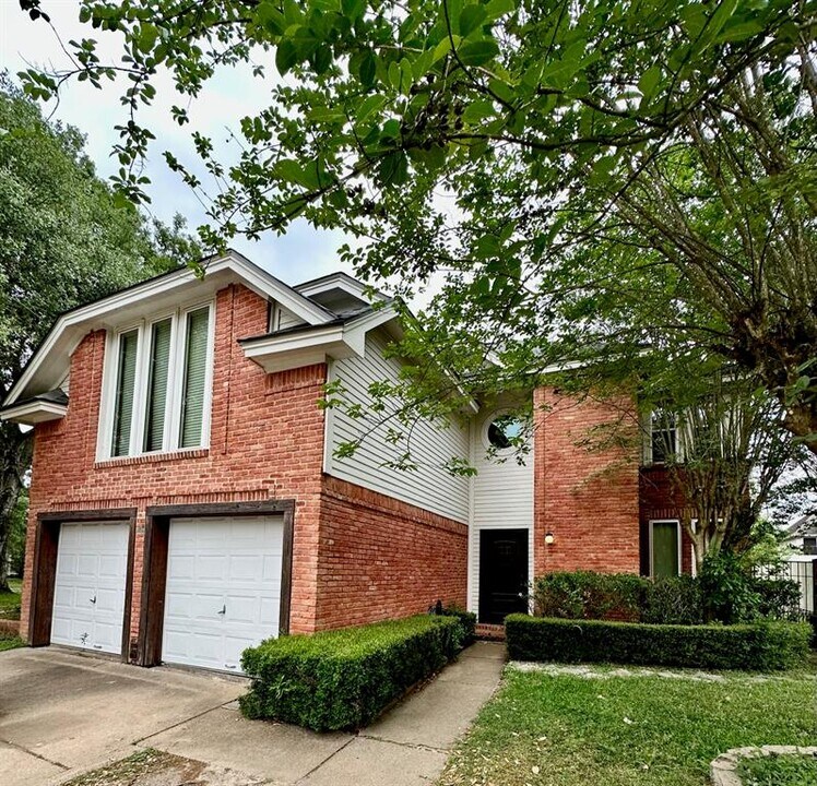 4842 Green Trail Dr in Houston, TX - Building Photo
