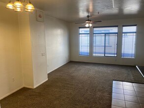 3250 W Greenway Rd in Phoenix, AZ - Building Photo - Building Photo