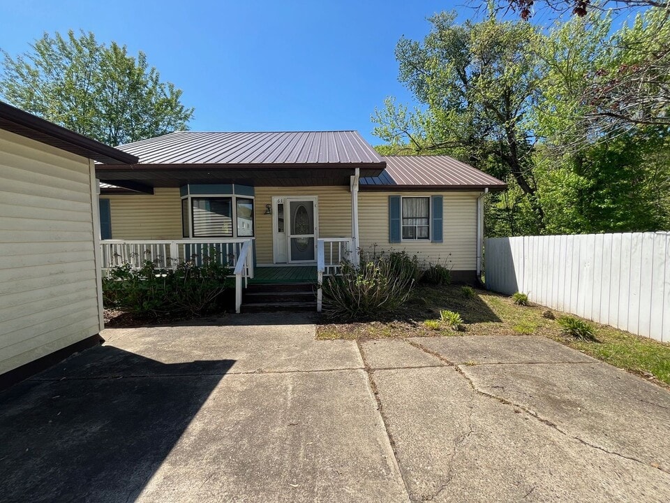 61 Opportunity Ln in Charleston, WV - Building Photo