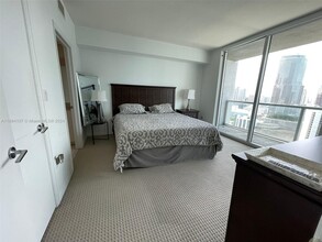 500 Brickell Ave, Unit 3005 in Miami, FL - Building Photo - Building Photo